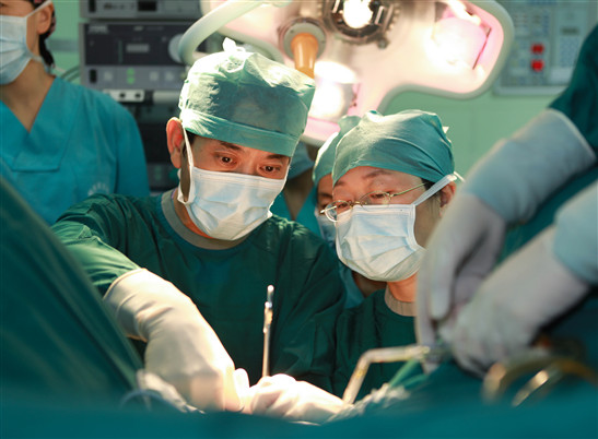 国内首例经阴道双侧输卵管吻合再通术完成