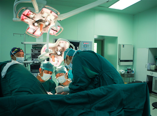 国内首例经阴道双侧输卵管吻合再通术完成