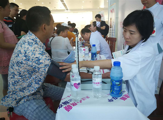海南省人民医院举办房颤日大型义诊