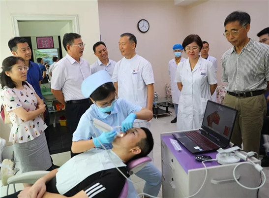 海南省卫生健康委副主任周国明到海南口腔医院调研主题教育