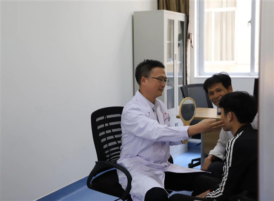 时隔13年 “睁眼”看世界