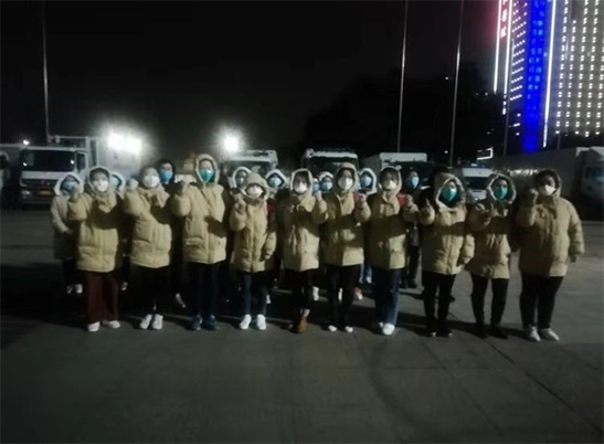 到达武汉的第二天晚上 我们进入“方舱医院”上岗