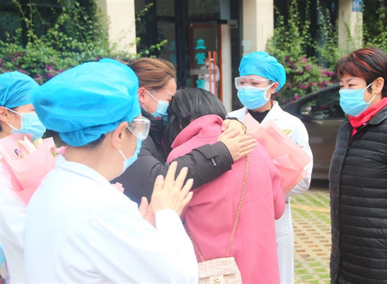 海口美年大健康举行驰援武汉医务人员出征仪式
