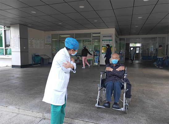 海南省人民医院新增3名新冠肺炎患者出院 2名是危重症患者