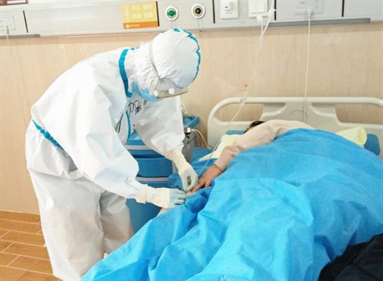 战“疫”护士王海丽:有一种光荣叫“火线入党”