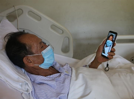 放心,家乡人一定会照顾好你的父亲