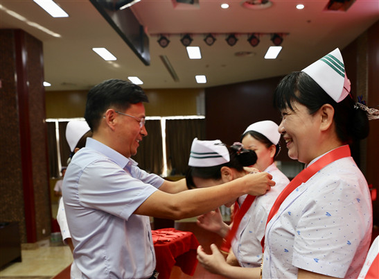 海医二院开展护士节庆祝活动