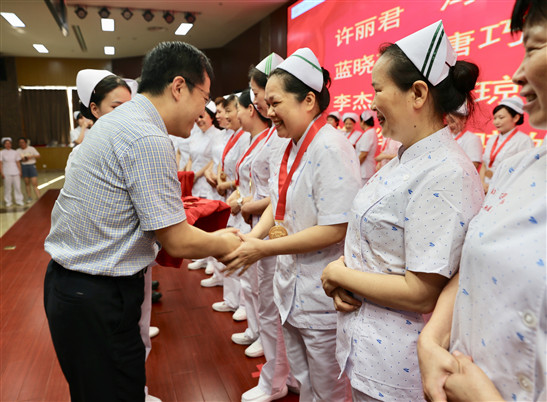 海医二院开展护士节庆祝活动