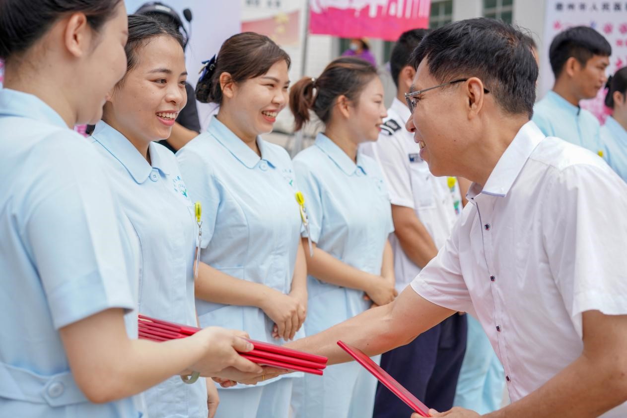 走心!今年的5·12国际护士节儋州市人民医院这样办