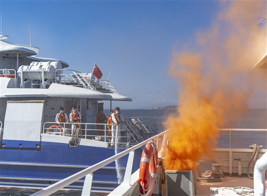 蜈支洲岛开展海上船舶突发事件综合应急演练