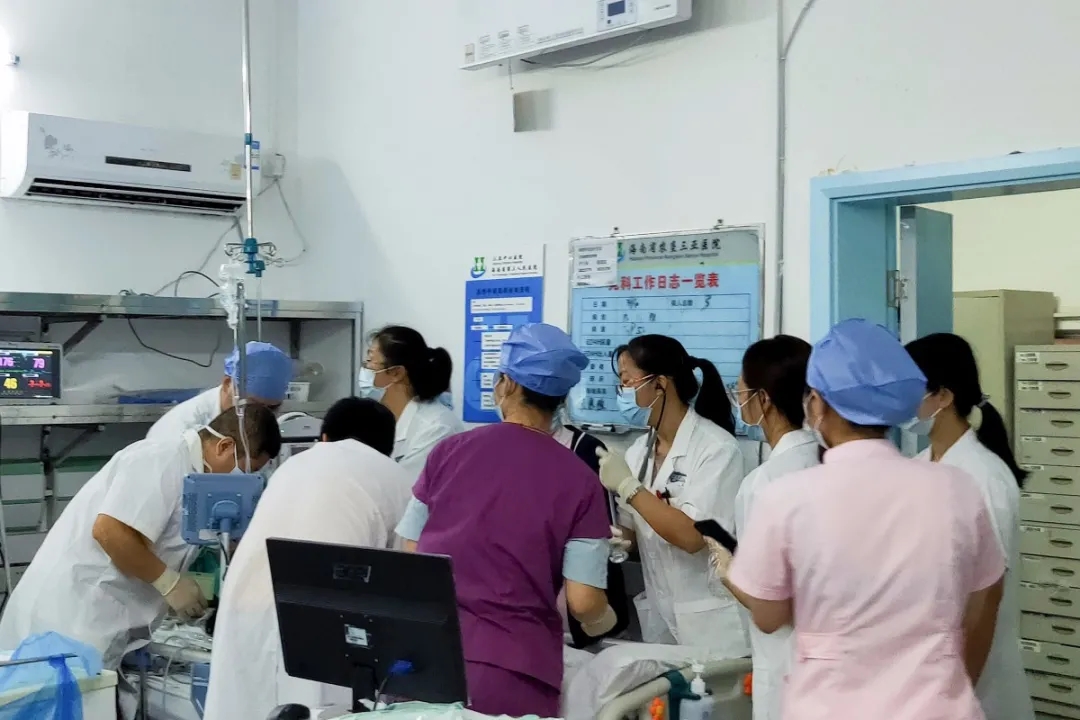 7次跨学科手术  三亚中心医院救治烧伤女孩