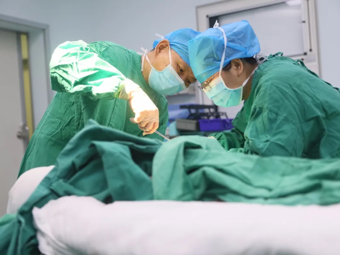 7次跨学科手术  三亚中心医院救治烧伤女孩