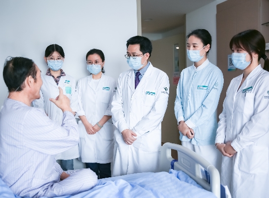 海南首例胸腔光动力治疗在省肿瘤医院实施