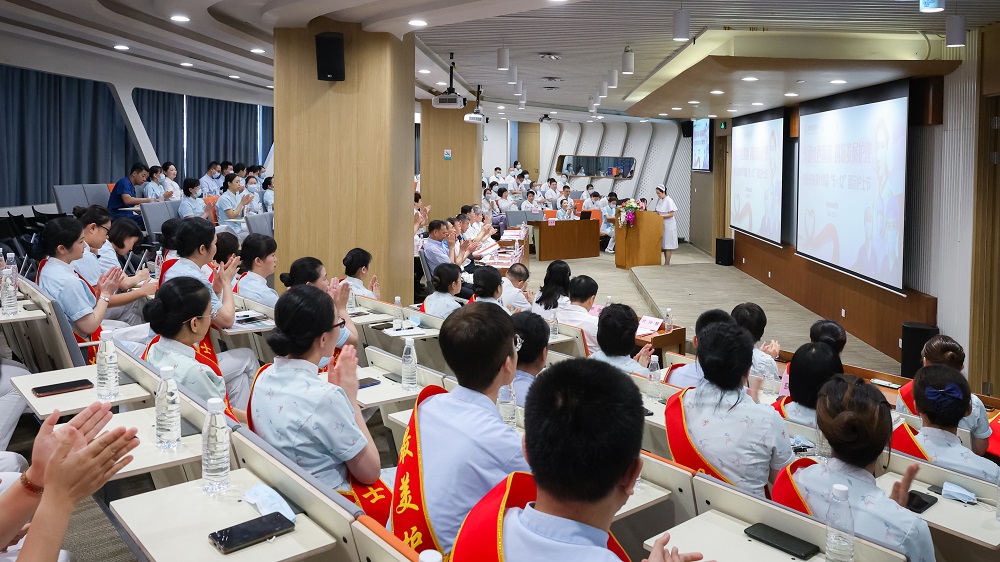海南省肿瘤医院举行“5.12”国际护士节暨优秀护士表彰大会
