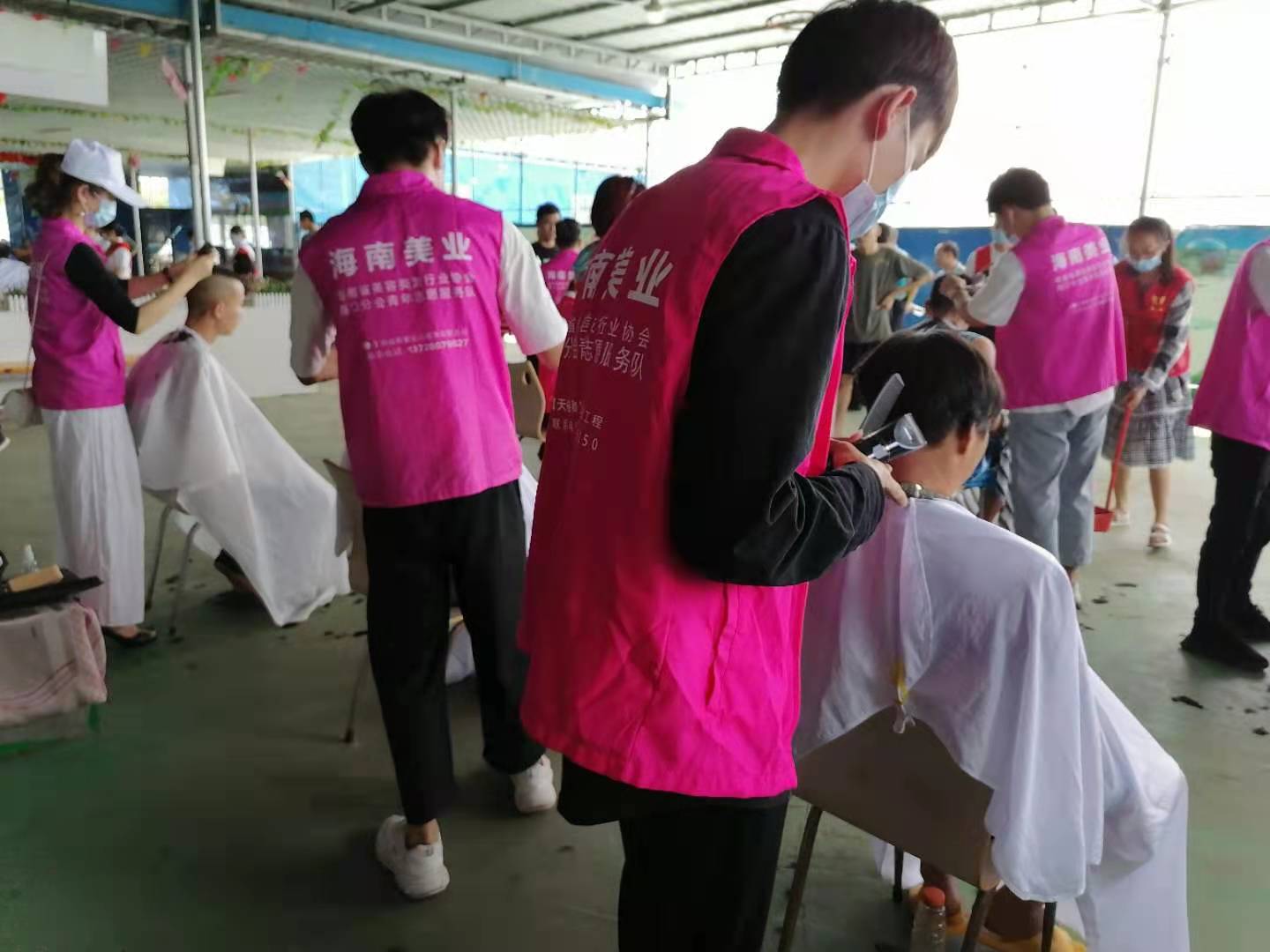 海南省残联组织开展全国助残日助残志愿活动