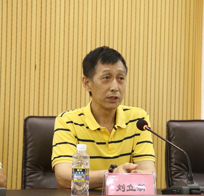 校园健康教育计划“亮眼万里行” 暨第26个全国爱眼日活动走进海南省临高县新盈中学