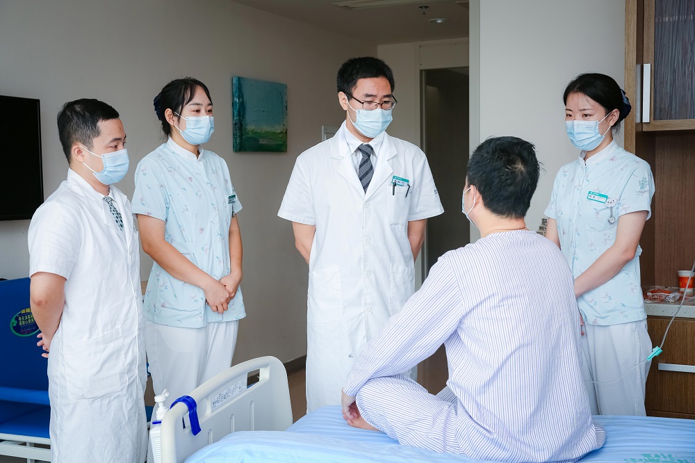 海南首例膀胱癌光动力治疗在省肿瘤医院成功实施