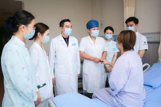 海南省肿瘤医院实施乳腺腔镜乳房即刻重建手术