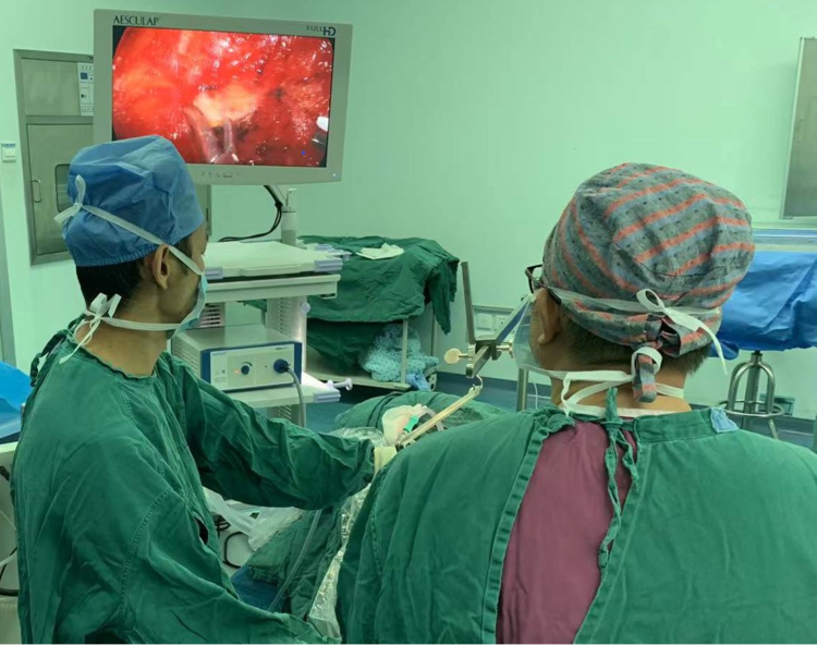 三亚市人民医院|四川大学华西三亚医院成功开展经腋窝腔镜甲状腺切除术