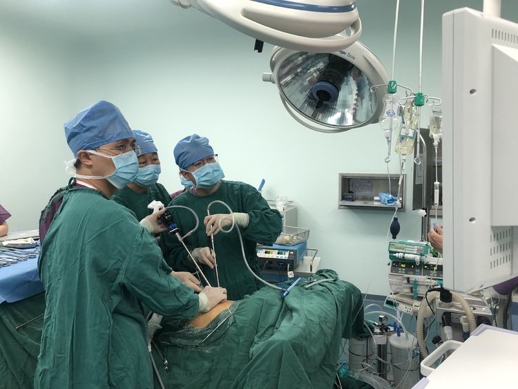 三亚市人民医院|川大华西三亚医院实施单孔胸腔镜左肺下叶后基底段手术