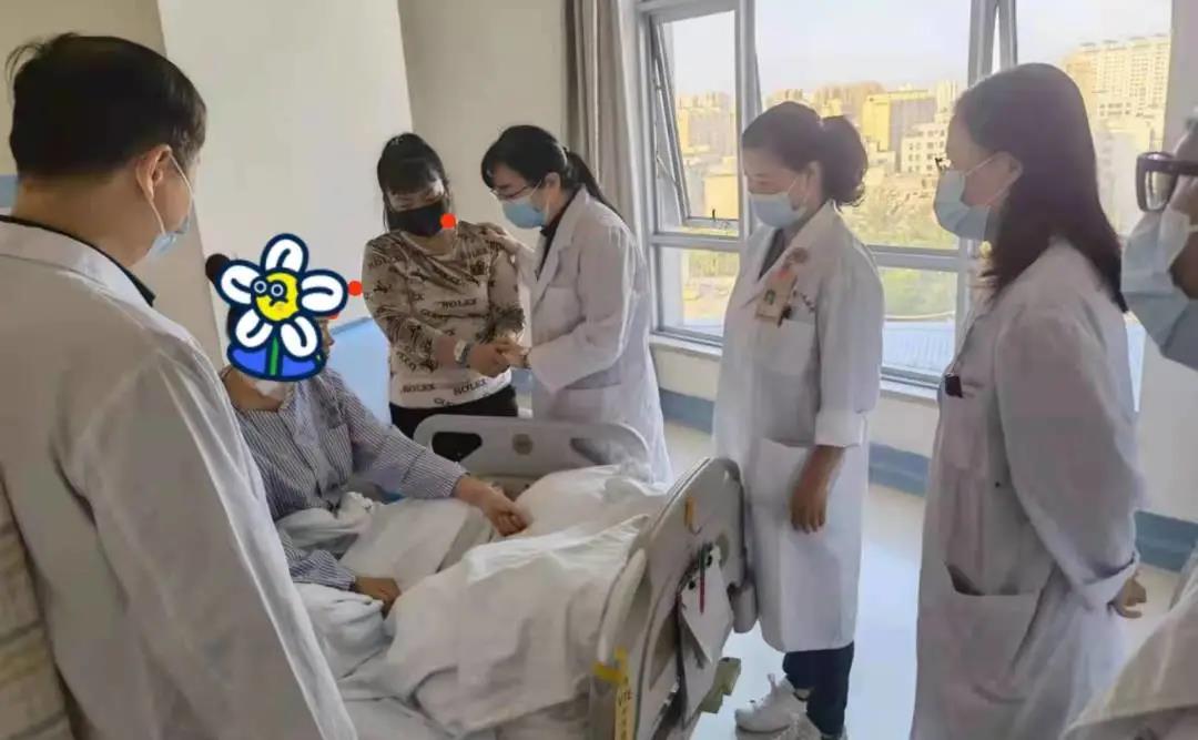 生死时速！母子平安！省人民医院专家团队成功实施省内首例剖宫产同时开胸再次置换障碍机械瓣膜手术