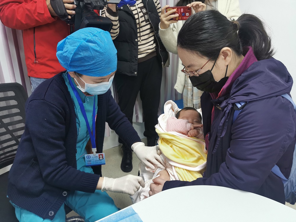 全球首款双载体13价肺炎疫苗在海南省儿童医院接种