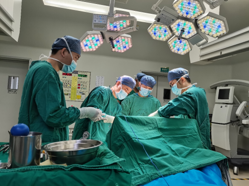 海南省人民医院成功完成一例87岁帕金森病患者脑起搏器手术