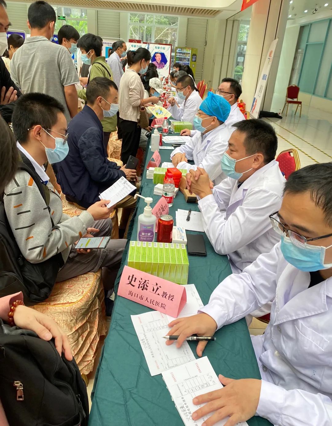 海南省人民医院举行“世界肾脏日”义诊