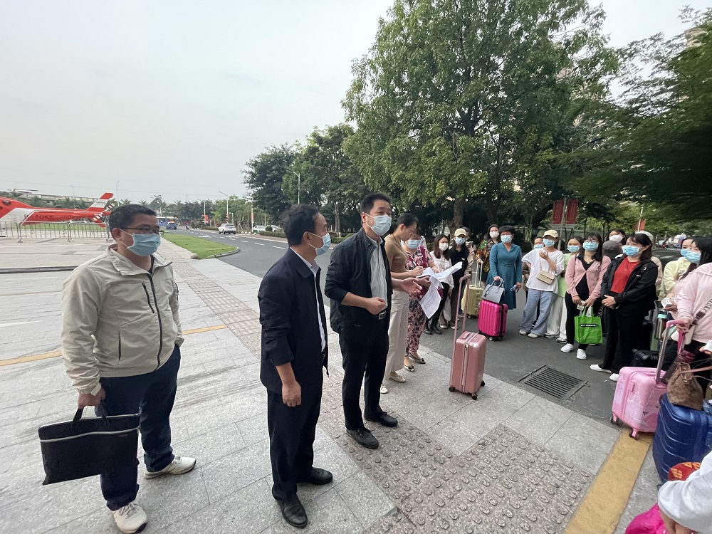 海医二院核酸应急采样队火速驰援三亚