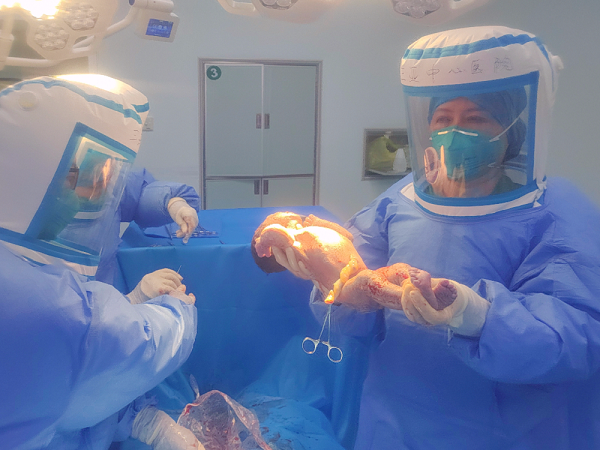 海南省首例新冠感染孕妇在三亚中心医院平安诞下宝宝