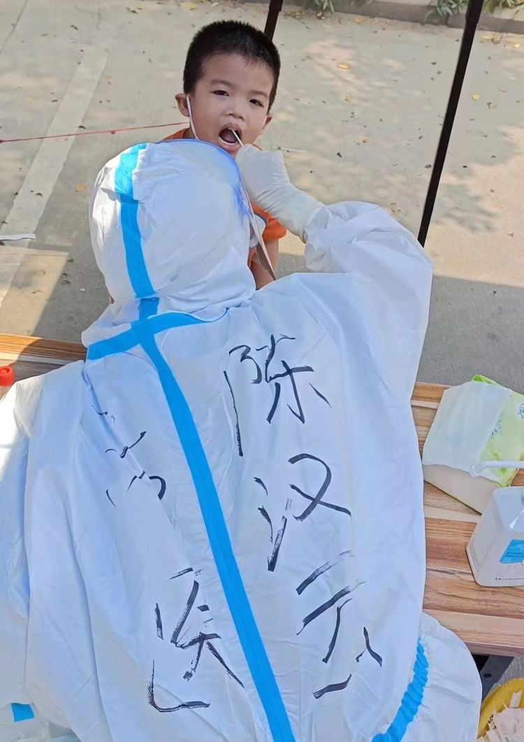 三亚市人民医院|川大华西三亚医院党员陈汉云的采样日记