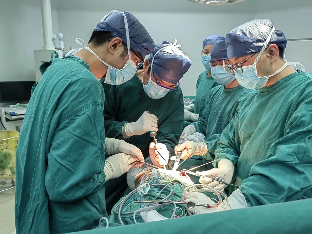 海南省人民医院运动医学科完成省内首例定制型人工肘关节置换术
