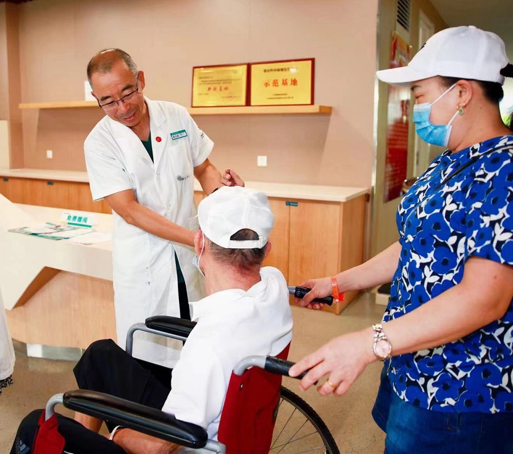 海南省肿瘤医院三联疗法 为老人解带状疱疹之痛
