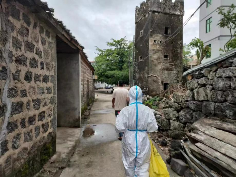 海南省妇儿中心流动采样小分队走村入户采集忙