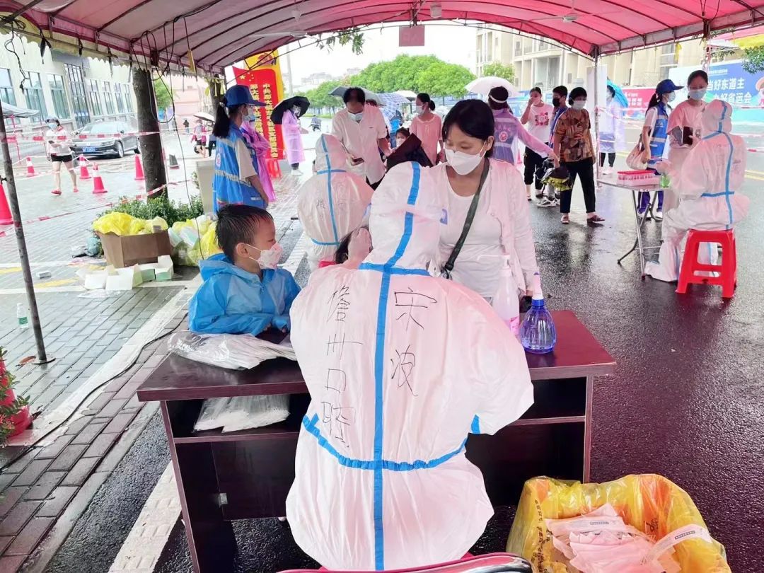中国医师节 | 致敬逆行抗疫的“白衣战士”
