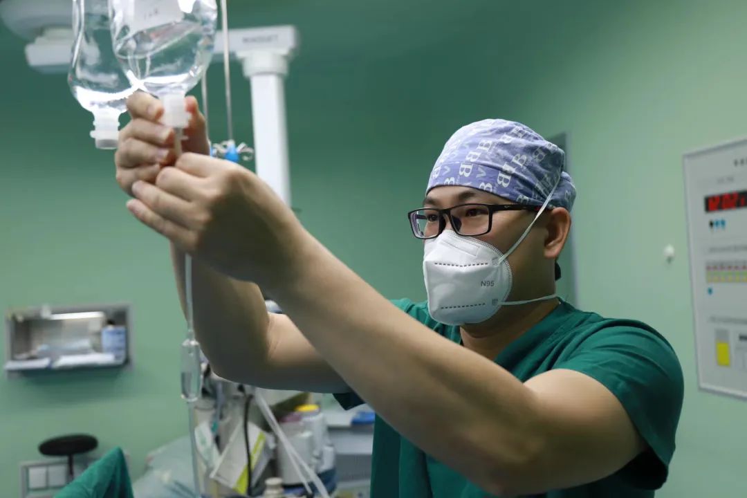 抗疫纪实｜铸坚强后盾  为生命站岗