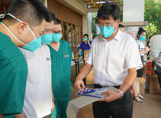 广西援琼医护踏上归程 海医二院赠礼物铭记同心合力战疫