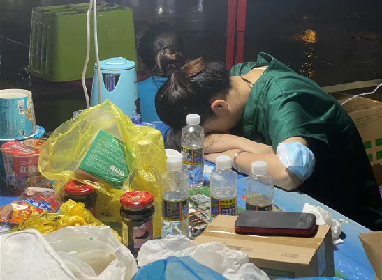 “疫情不退,我们不退” ——海南省肿瘤医院支援三亚抗疫团队速写