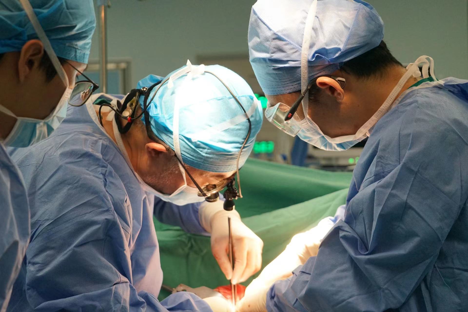 18小时完成6台大器官移植 海医二院创造“重生奇遇”