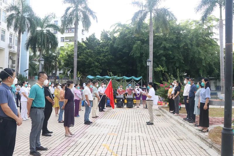 三亚市人民医院开展爱国卫生大扫除活动