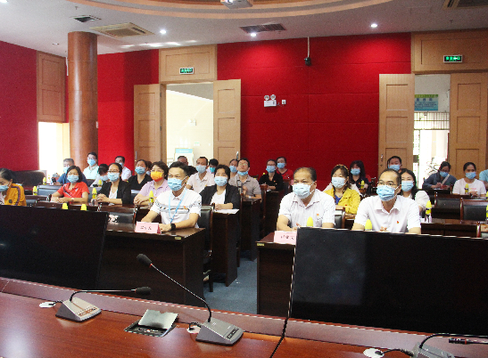 海南省平山医院组织党员干部收看收听党的二十大开幕式盛况