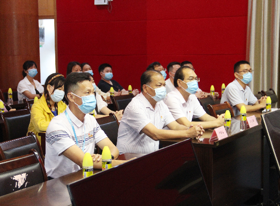 海南省平山医院组织党员干部收看收听党的二十大开幕式盛况