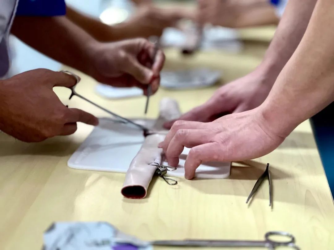 海医二院举办首届普外科青年医生缝合邀请赛