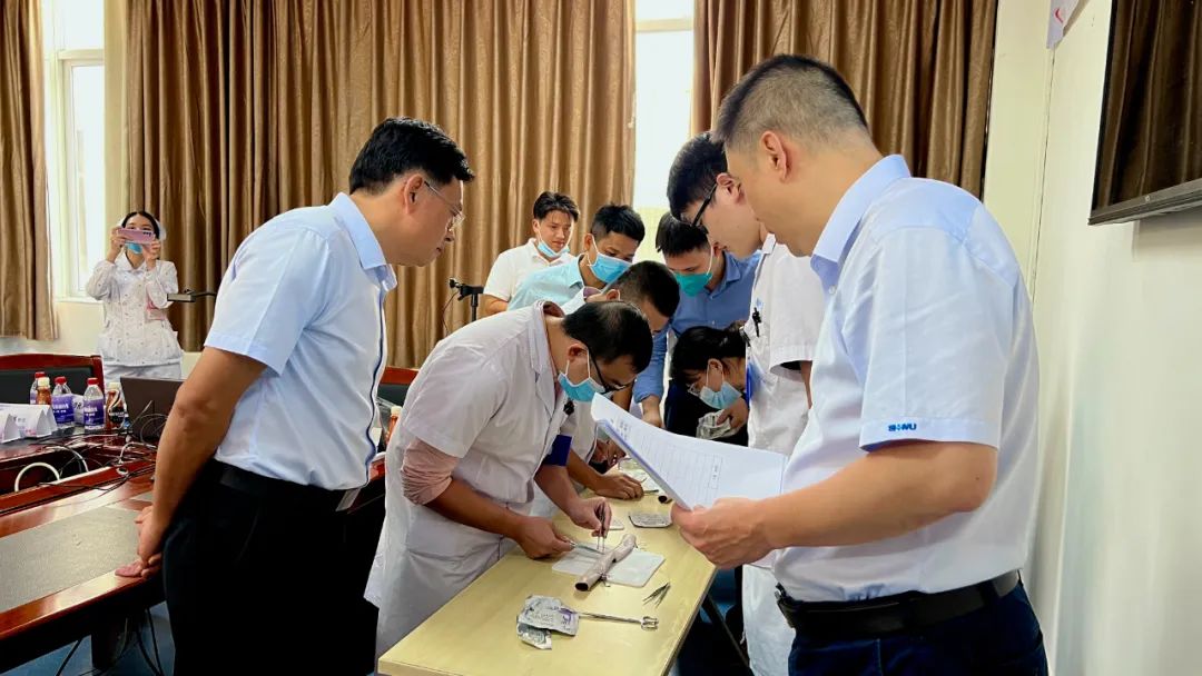 海医二院举办首届普外科青年医生缝合邀请赛