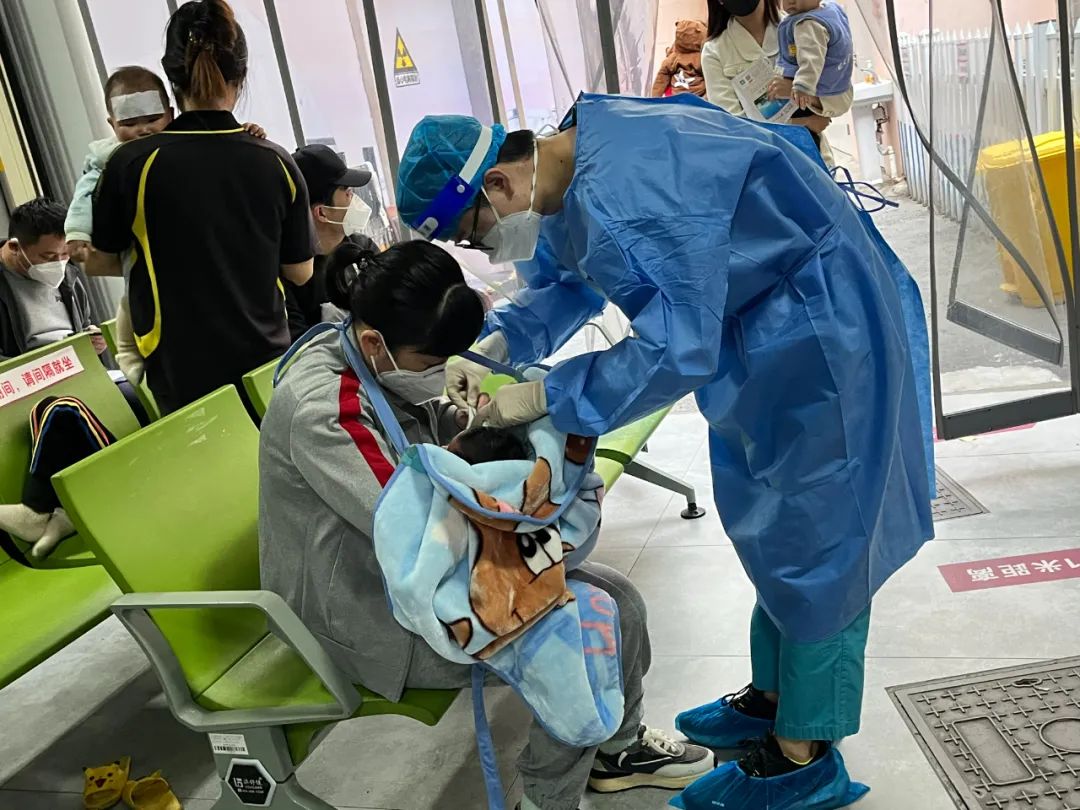 海南省妇女儿童医中心坚守在儿童救治最前线 努力做好儿童健康守护人