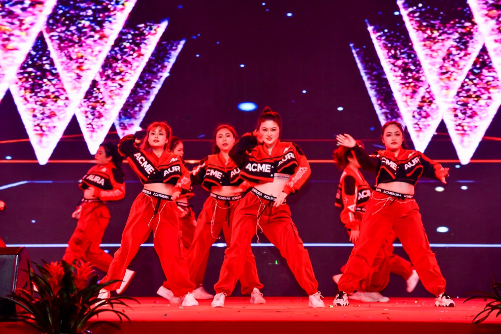 三亚中心医院举办建院60周年庆典暨2023年元宵晚会