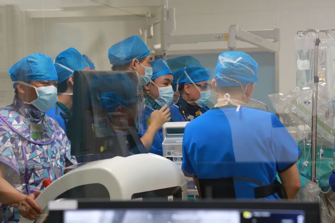 瑞金海南医院实施全国首例HeartLight X3球囊型激光消融手术