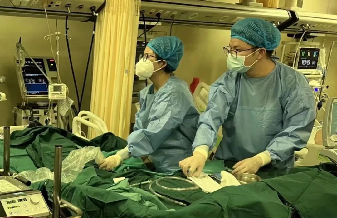 海医二院应用ECPR(ECMO+CPR)救治心脏骤停患者