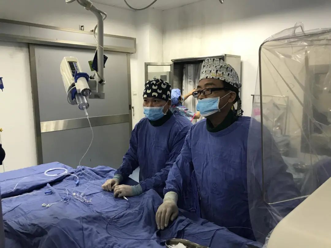 男子突发胸痛险丧命 医生:体内藏了个“炸弹”