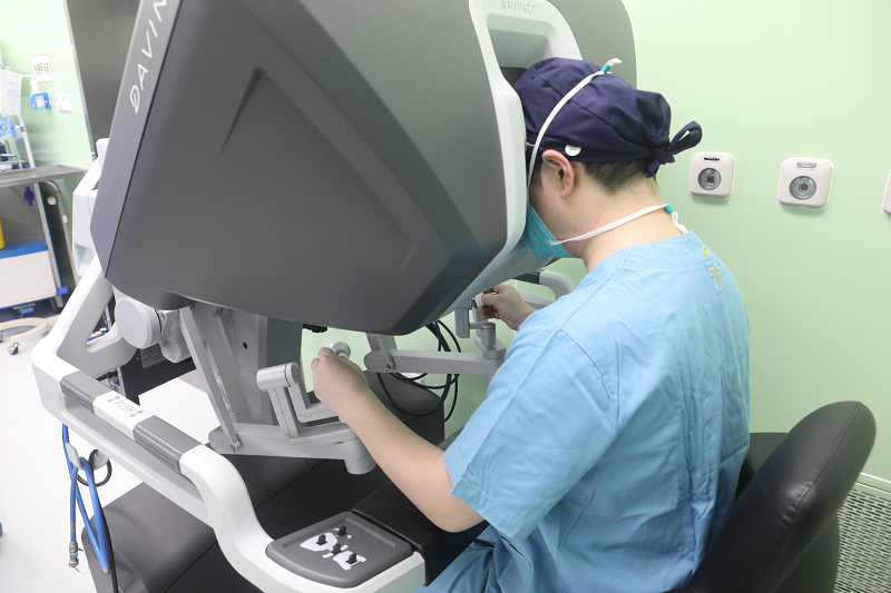 海南省妇女儿童医学中心完成省内首例达芬奇机器人先心病手术